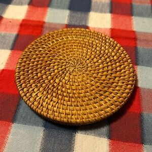 Wicker pot holder